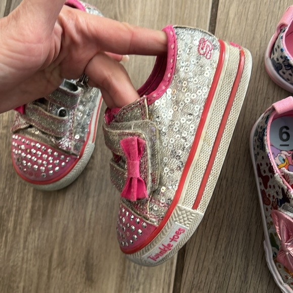 Lot of 2 sneakers Disney mini mouse light up Velcro tennis shoes - Picture 6 of 8